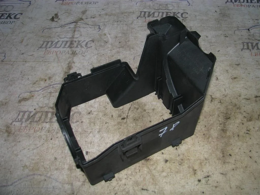 корпус блока предохранителей Volvo XC90 2002 > - -