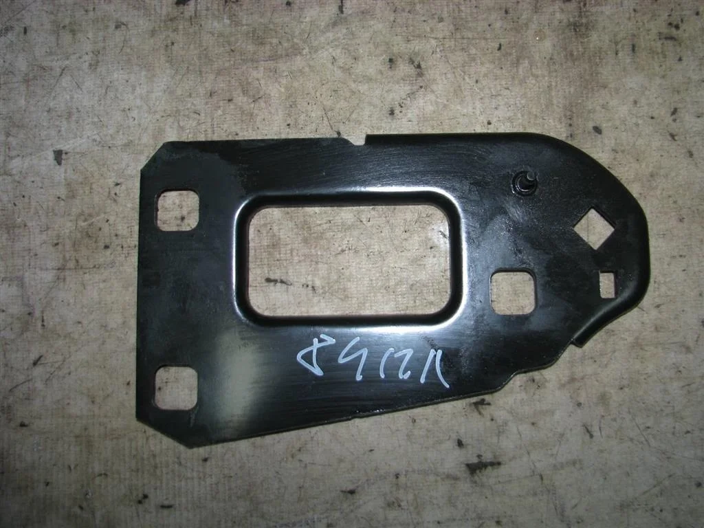 кронштейн усилителя переднего бампера Audi A4 (B8) 2007-2015 L F