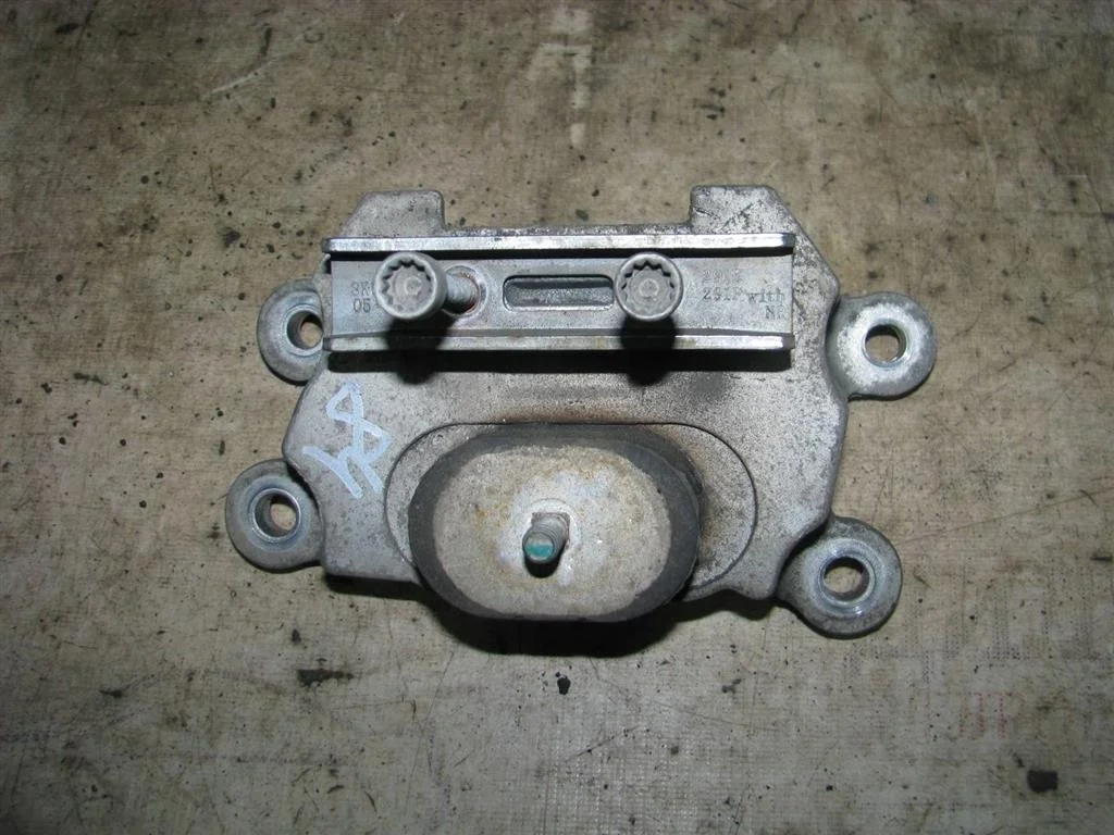 кронштейн опоры кпп Audi A4 (B8) 2007-2015 - -