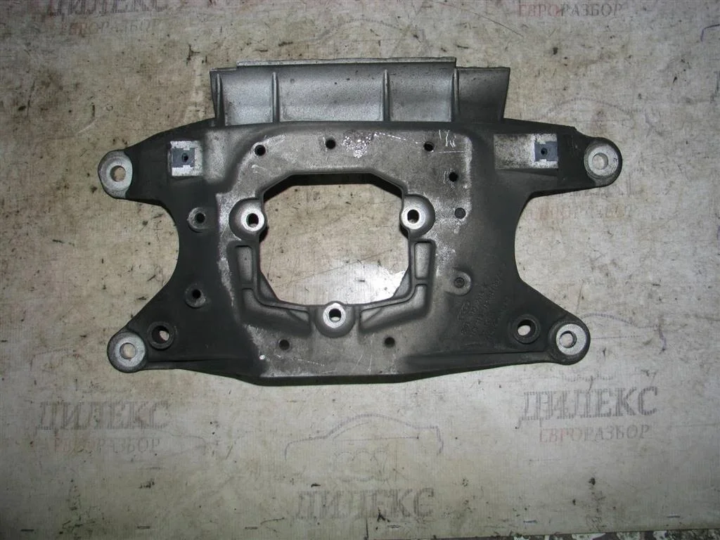 кронштейн опоры кпп Audi A4 (B8) 2007-2015 - -