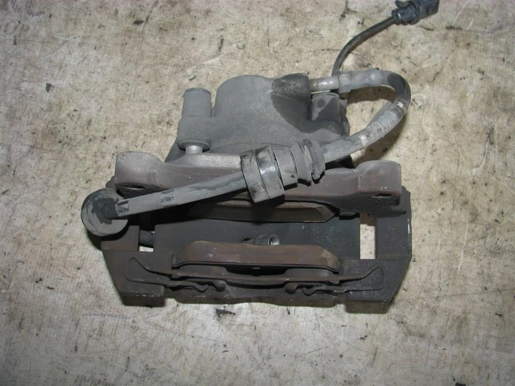 суппорт Audi A4 (B8) 2007-2015 L F