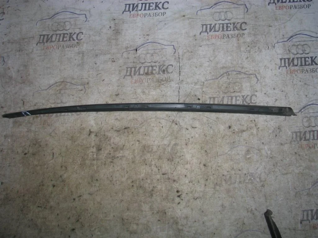 молдинг лобового стекла Audi A4 (B8) 2007-2015 R -