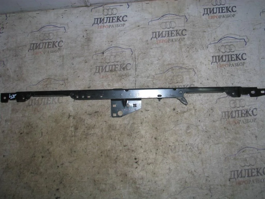 кронштейн Audi A4 (B8) 2007-2015 - -