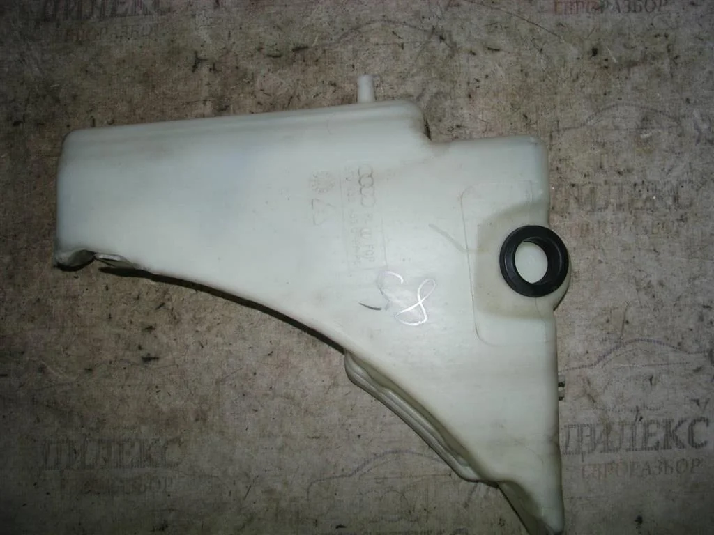 бачок омывателя лобового стекла Audi A5 /S5 Coupe/Sportback - -