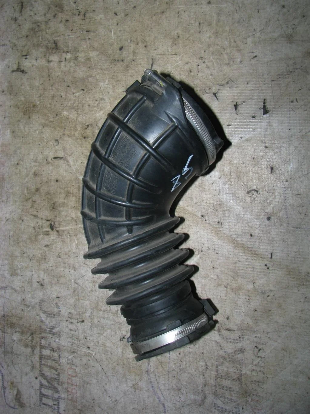 патрубок воздушного фильтра Audi A5 /S5 Coupe/Sportback - -