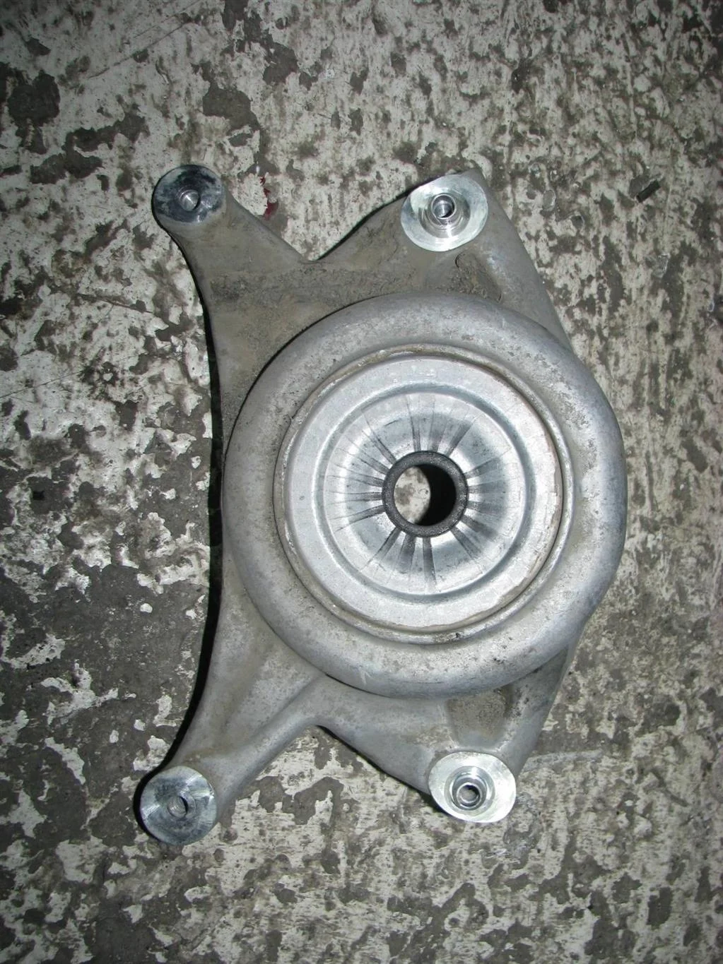 кронштейн амортизатора Audi A5 /S5 Coupe/Sportback - -