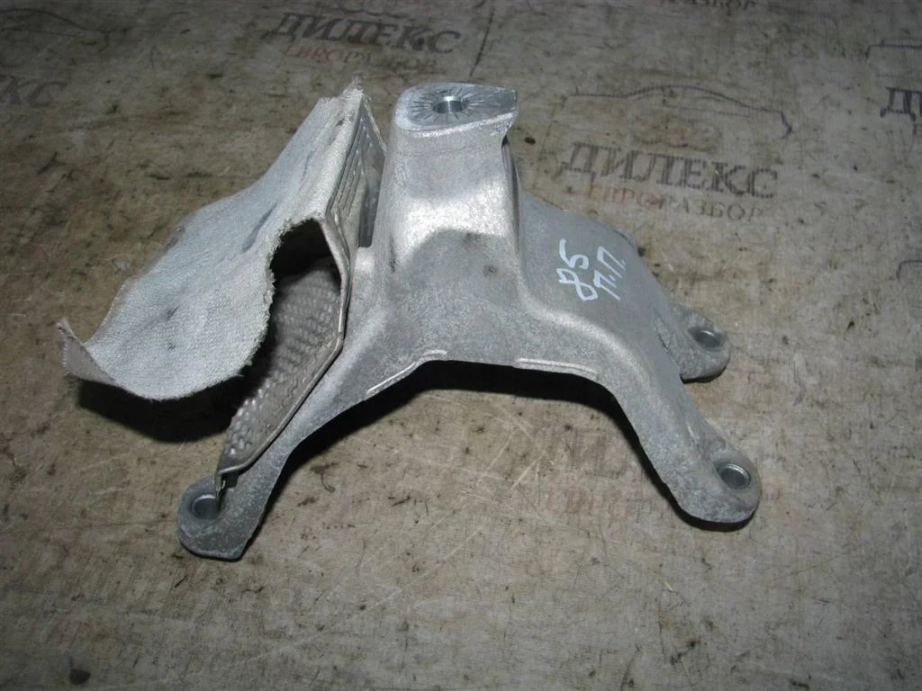 кронштейн двигателя Audi A5 /S5 Coupe/Sportback R -