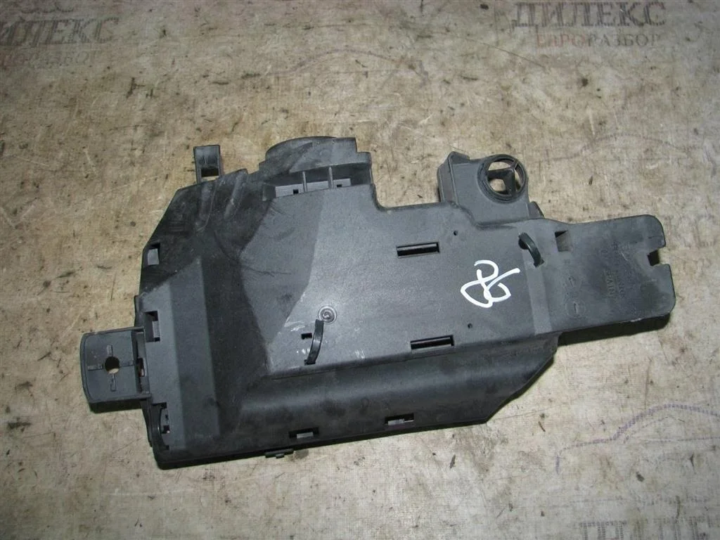корпус блока предохранителей Volvo XC90 2002 > - -