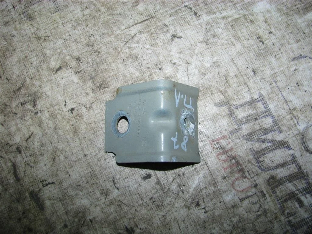 кронштейн крепления крыла VW Golf VII 2012 - -