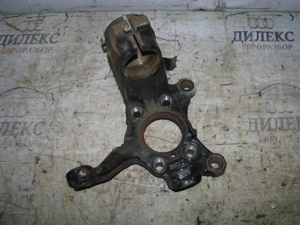 кулак поворотный VW Tiguan 2007-2011 L F