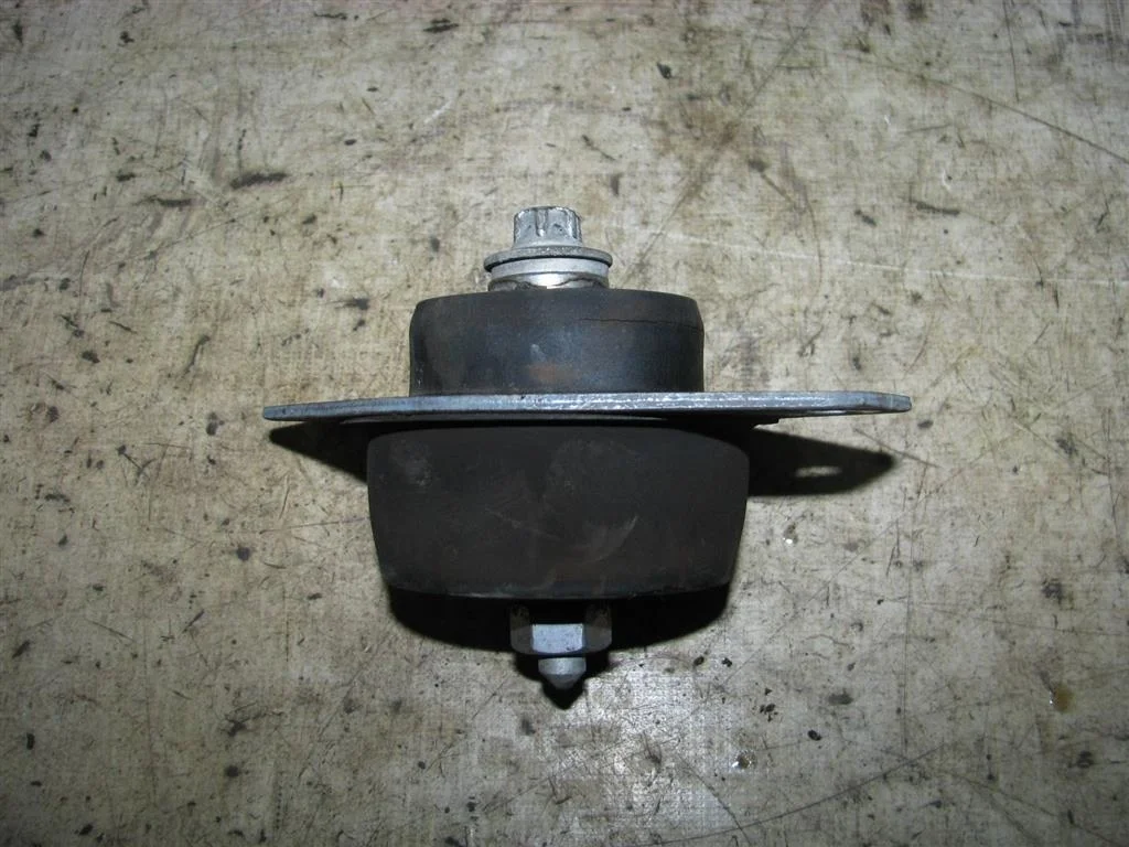 опора двигателя Peugeot 308 2007> L -