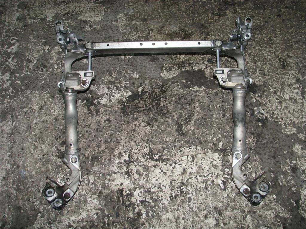 балка подмоторная Audi A4 [B8] Allroad 2009-2016 - -