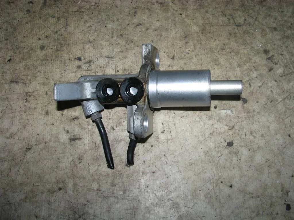 цилиндр тормозной главный Audi A4 [B8] Allroad 2009-2016 - -