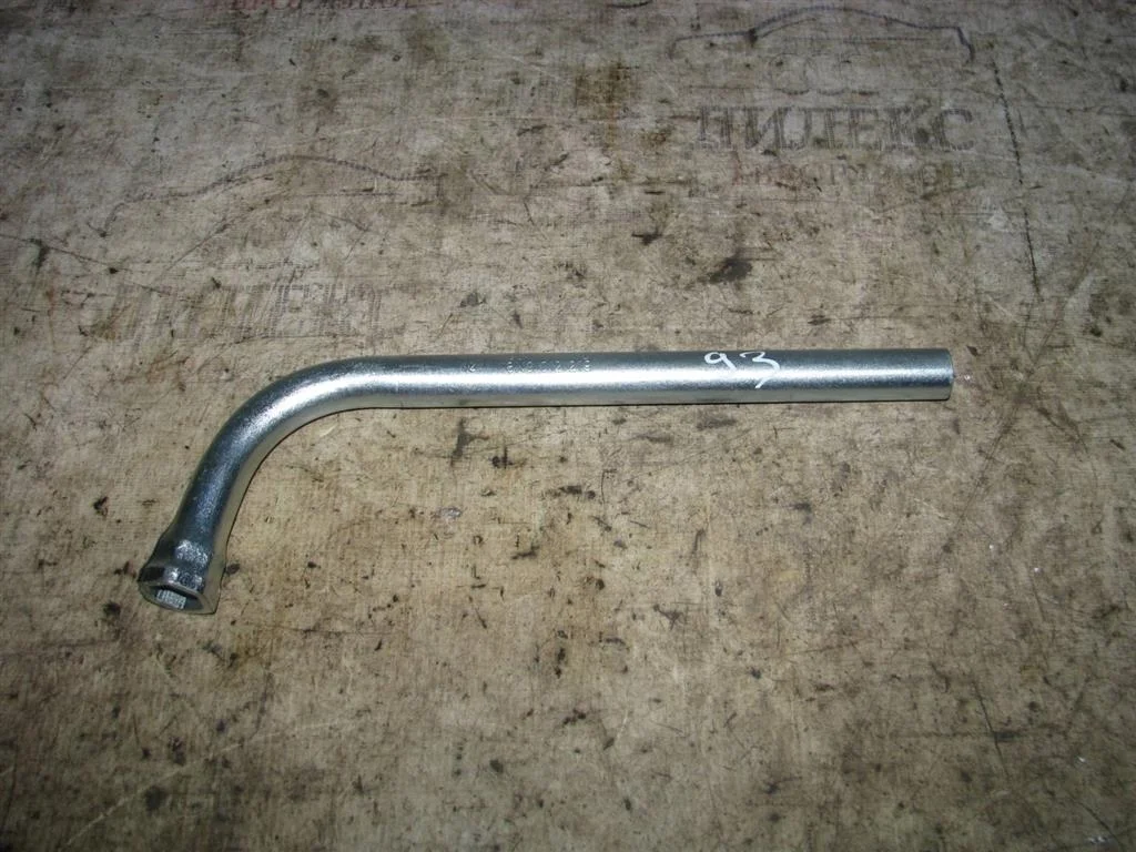 ключ баллонный Audi A4 [B8] Allroad 2009-2016 - -