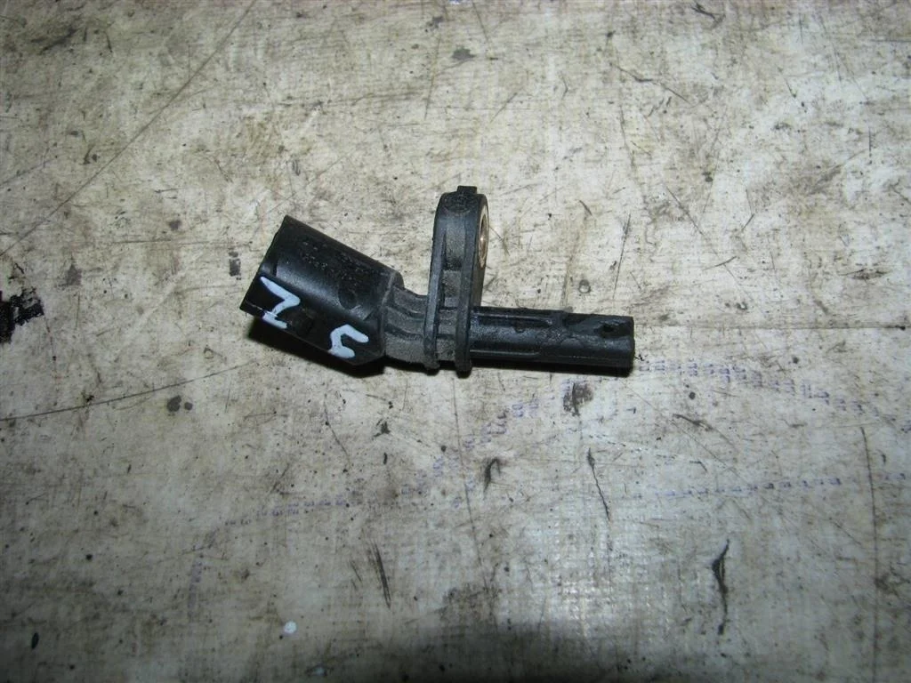 датчик abs VW Passat (B6) 2005-2010 R F