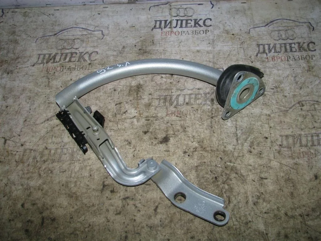 петля крышки багажника VW Passat (B6) 2005-2010 L -