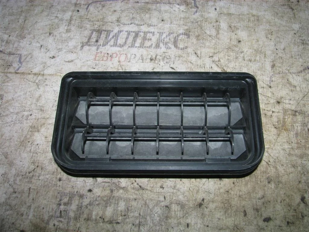 решетка вентиляционная VW Passat (B6) 2005-2010 - -