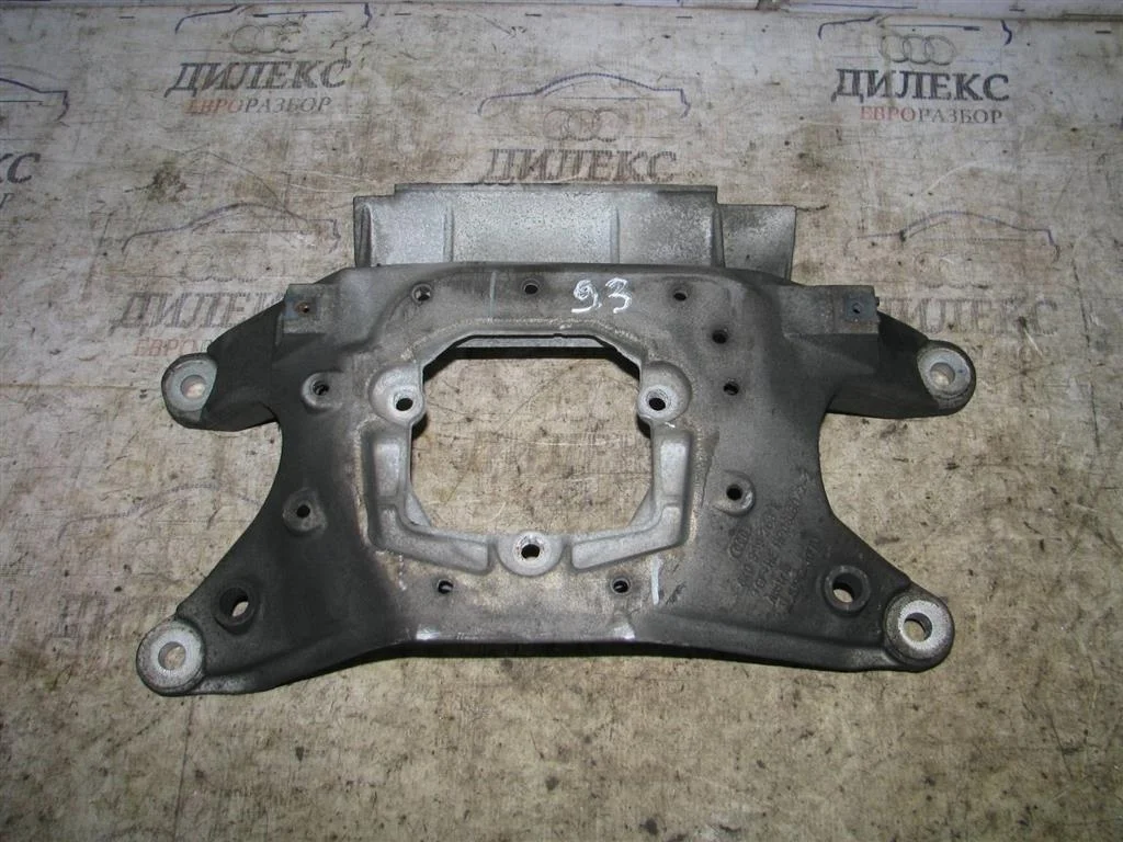 кронштейн опоры кпп Audi A4 [B8] Allroad 2009-2016 - -