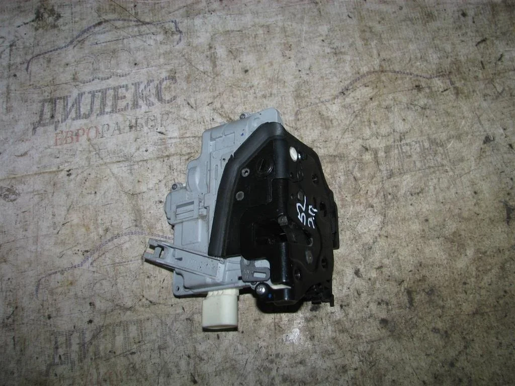 замок двери VW Passat (B6) 2005-2010 R R