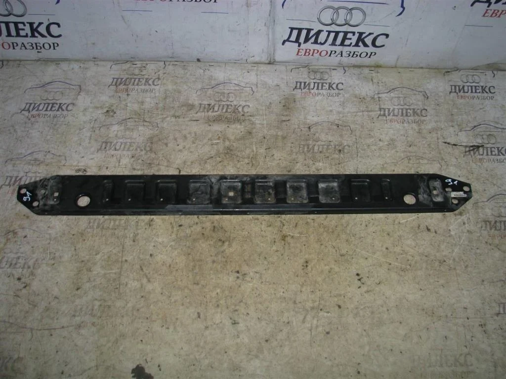 балка подрадиаторная Volvo V60 2011-2018 - -