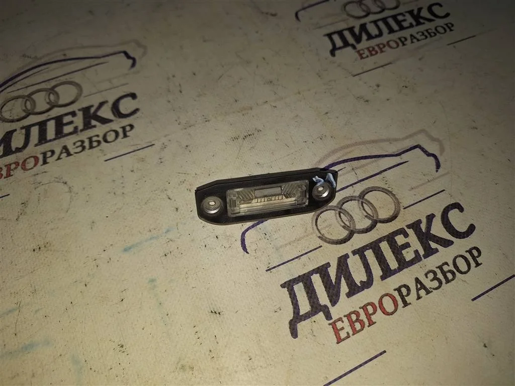 фонарь подсветки номера Volvo V60 2011-2018 - -
