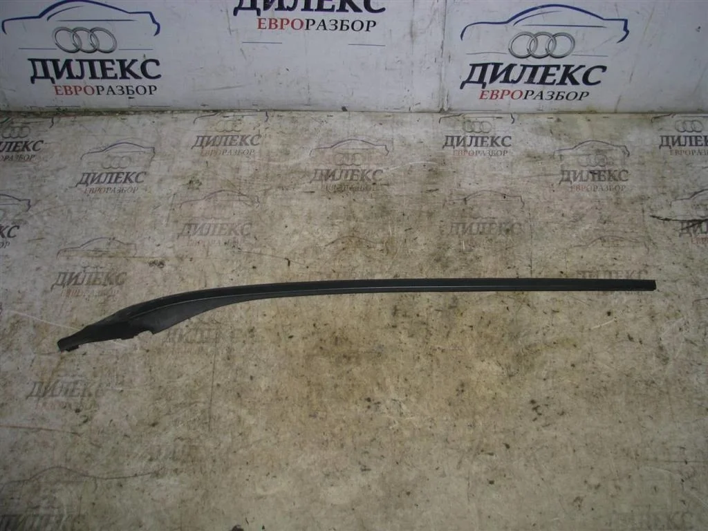 молдинг лобового стекла Volvo V60 2011-2018 R -