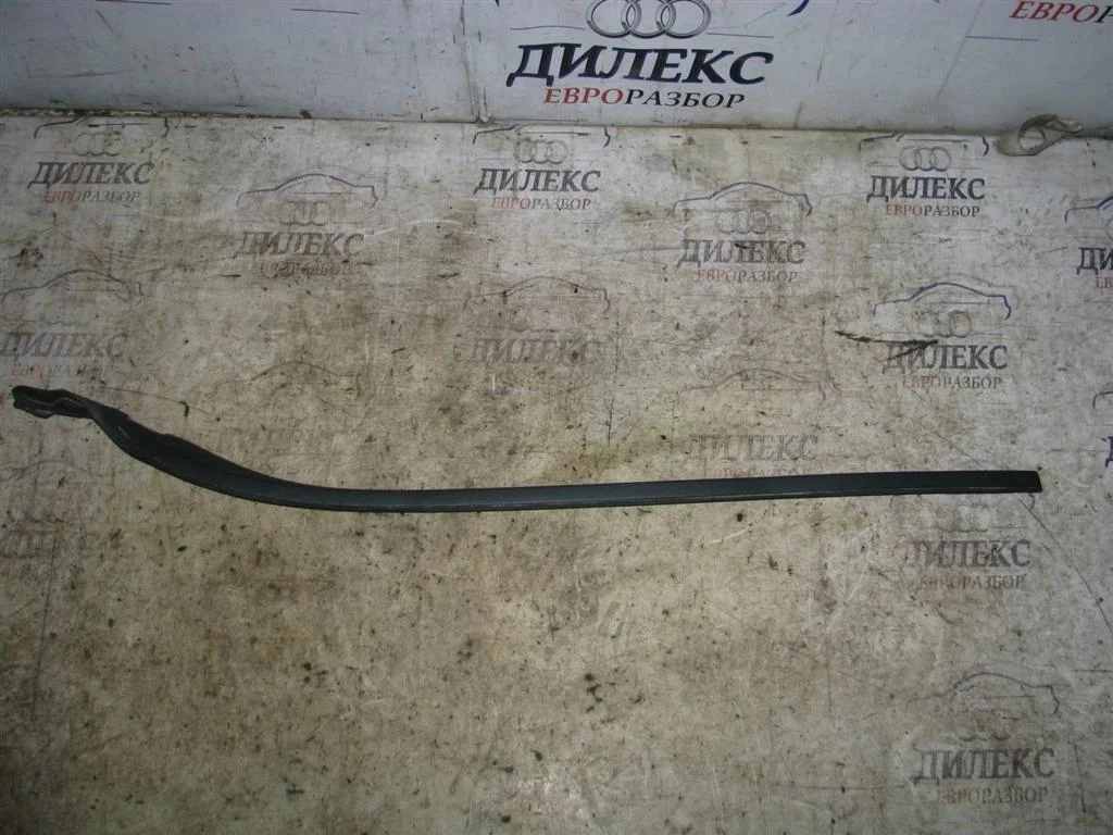 молдинг лобового стекла Volvo V60 2011-2018 L -