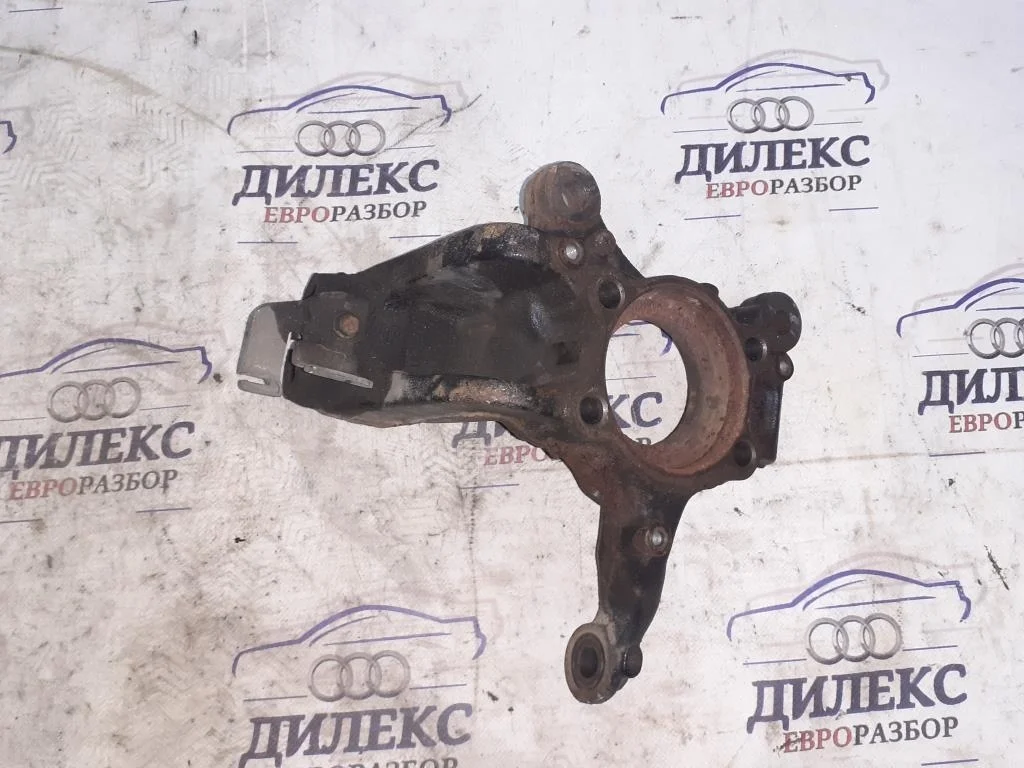 кулак поворотный VW Tiguan 2007-2011 R F