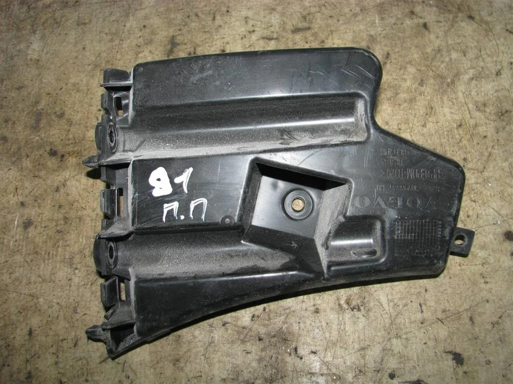 кронштейн переднего бампера Volvo V60 2011-2018 R F