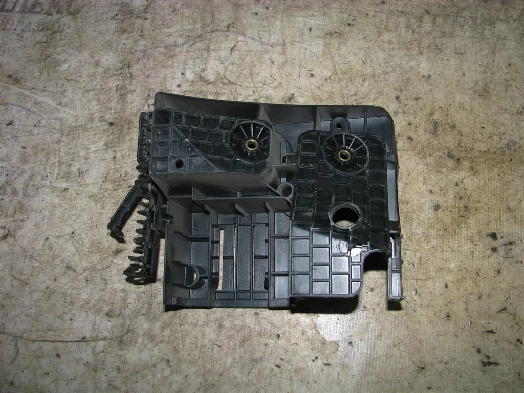 кронштейн (сопут. товар) VW Tiguan 2007-2011 - -