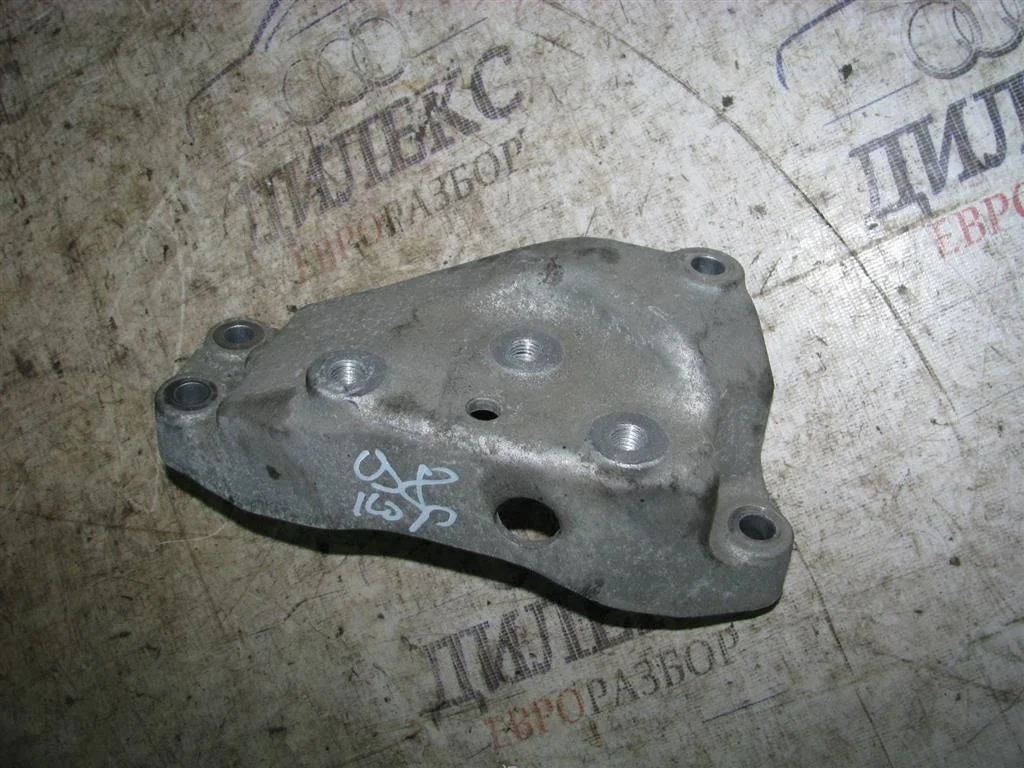 кронштейн акпп VW Tiguan 2007-2011 L -