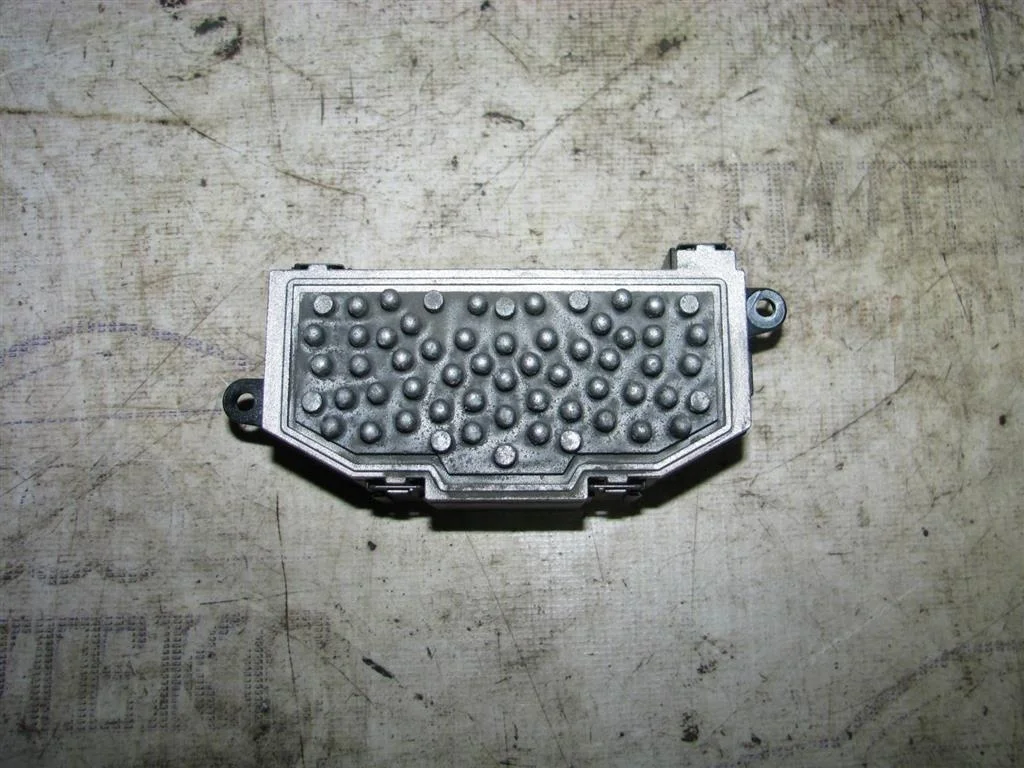 резистор отопителя VW Tiguan 2007-2011 - -