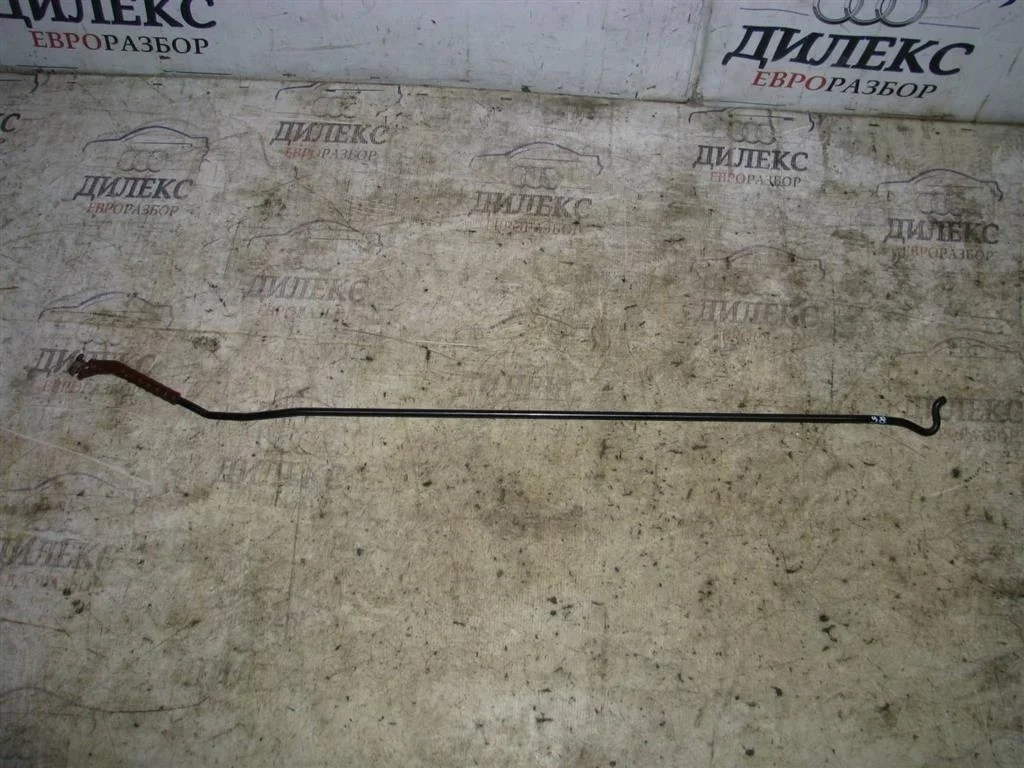 держатель капота VW Tiguan 2007-2011 - -