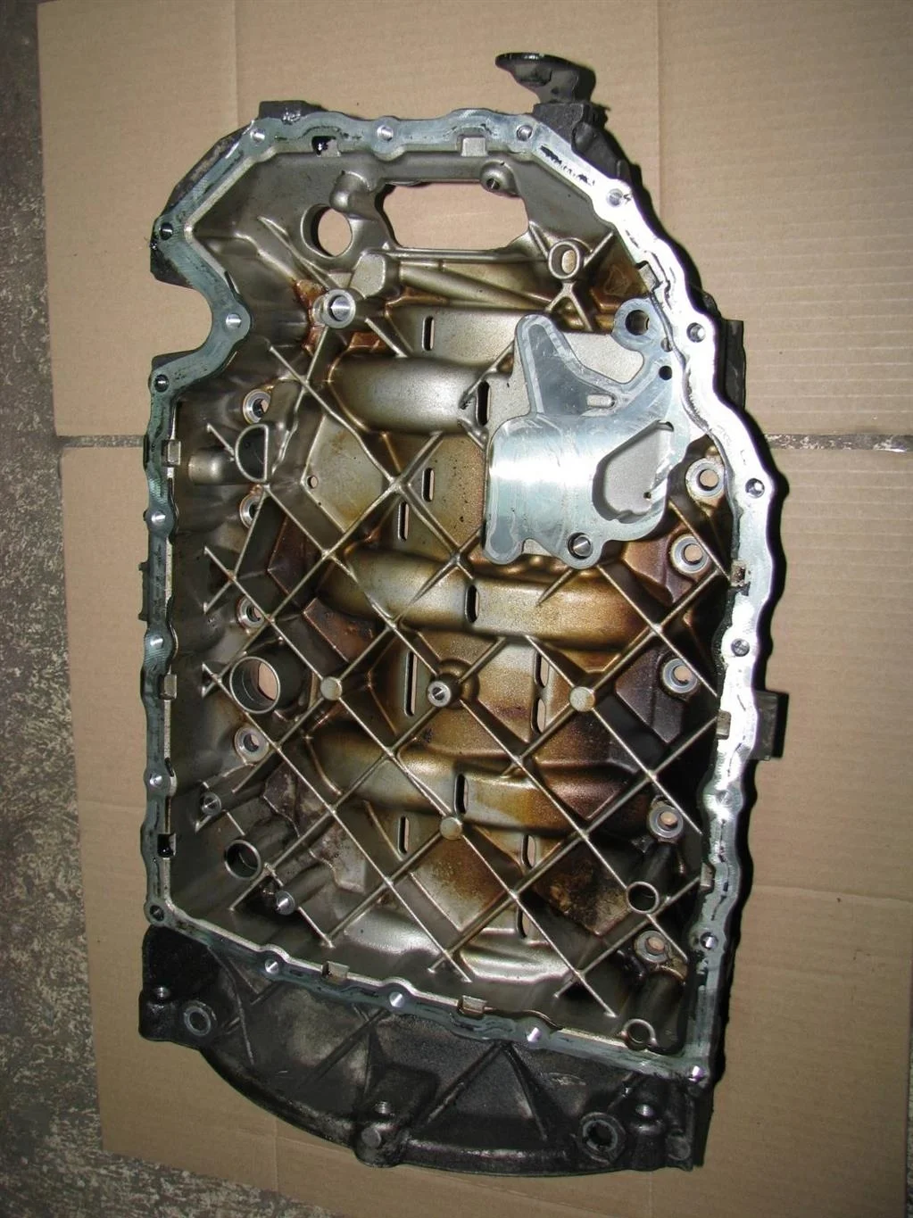 поддон масляный двигателя VW Passat (B6) 2005-2010 - -