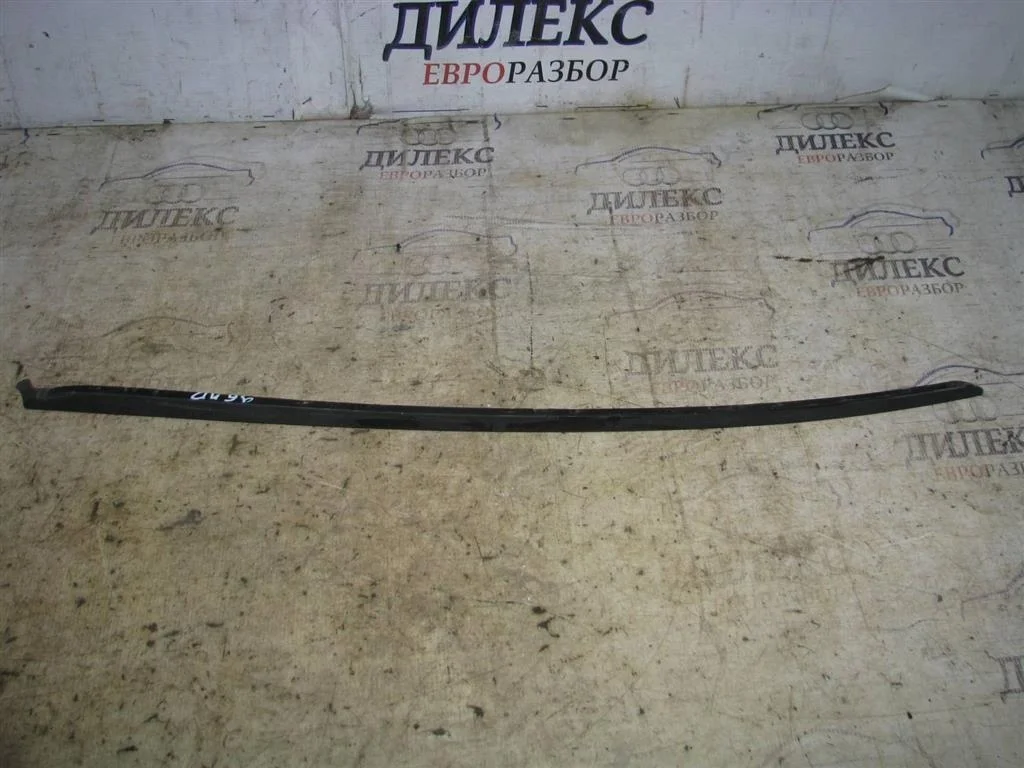 молдинг лобового стекла Audi A4 (B8) 2007-2015 R -