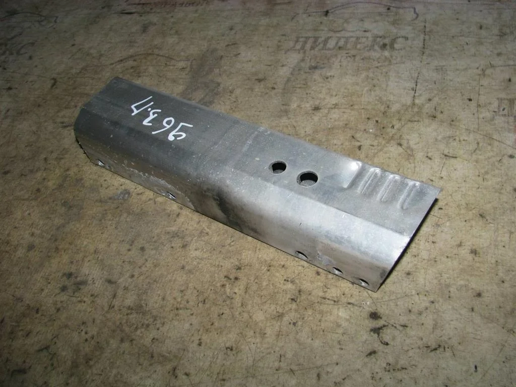 кронштейн усилителя заднего бампера Audi A4 (B8) 2007-2015 R R