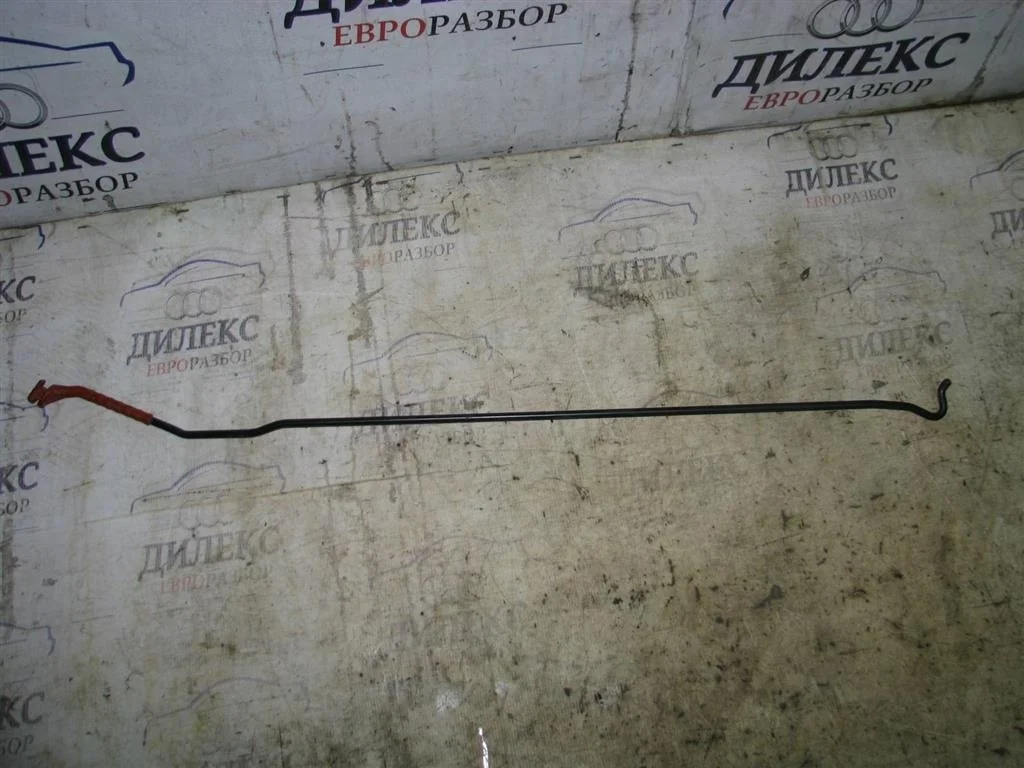 держатель капота VW Tiguan 2007-2011 - -