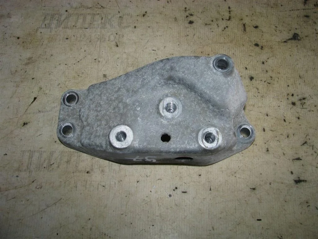кронштейн акпп VW Tiguan 2007-2011 L -