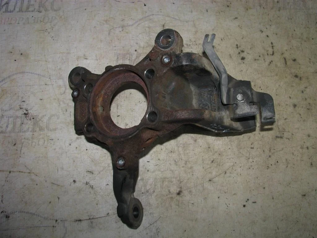 кулак поворотный VW Tiguan 2007-2011 L F