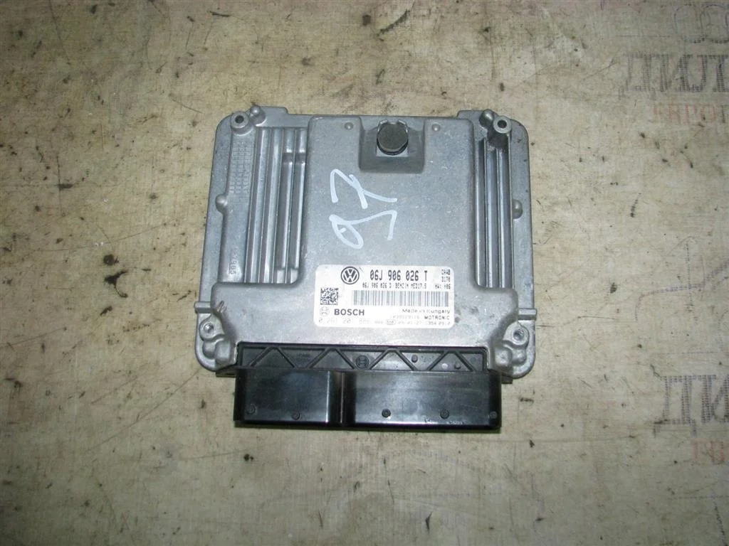 блок управления двигателем VW Tiguan 2007-2011 - -