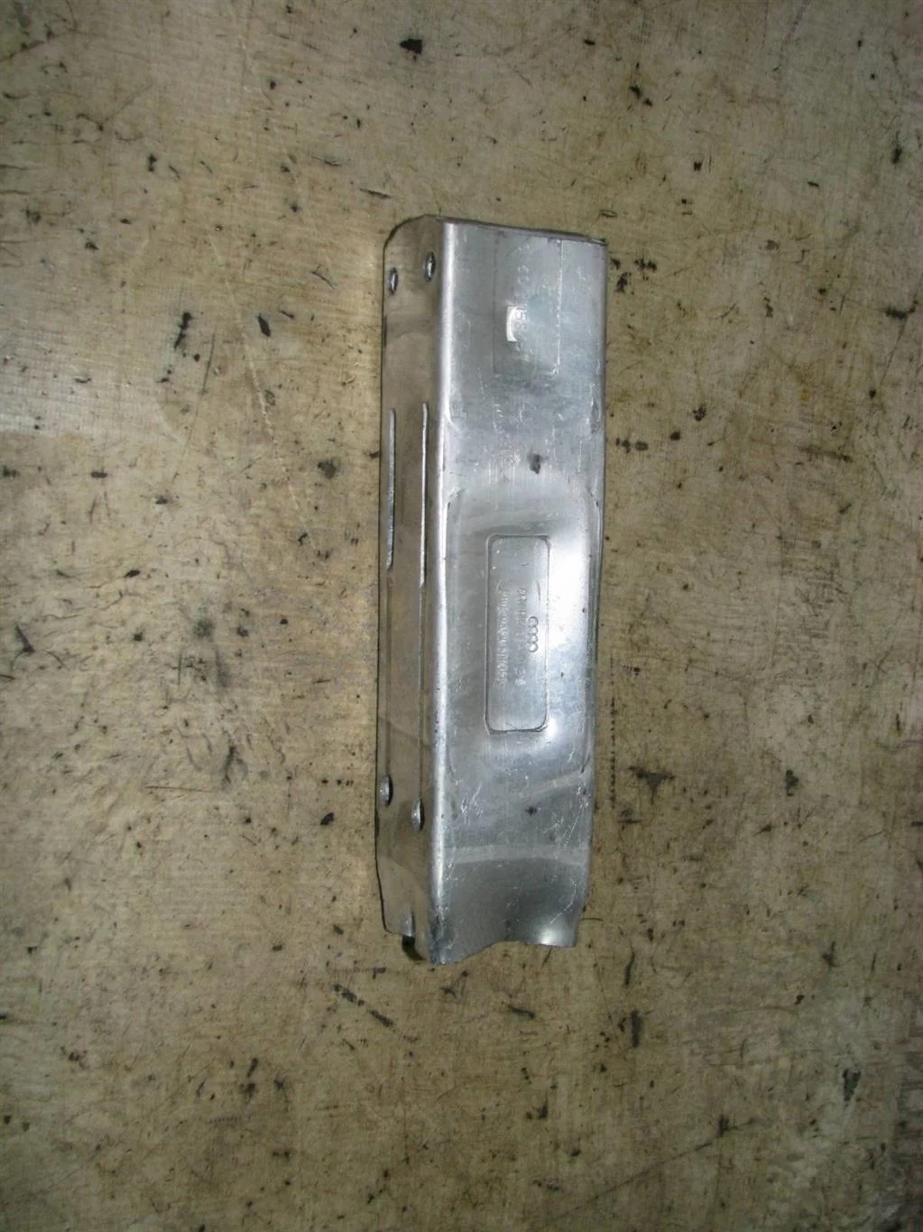 кронштейн усилителя переднего бампера Audi A6 (C6 4F) 2004-2011 R F