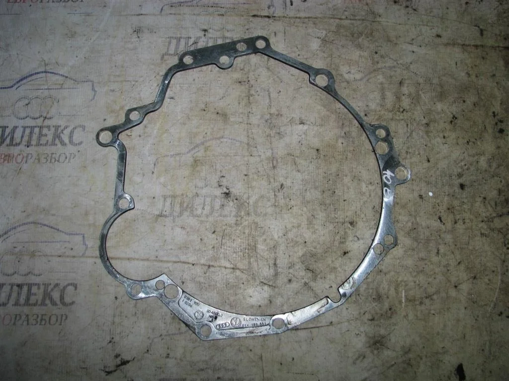 пластина промежуточная Audi A6 (C6 4F) 2004-2011 - -