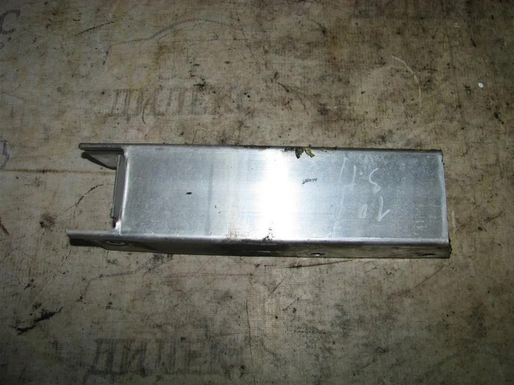 кронштейн усилителя заднего бампера Audi A6 (C6 4F) 2004-2011 - R