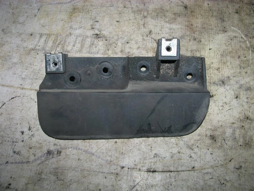 брызговик Audi A6 (C6 4F) 2004-2011 R R