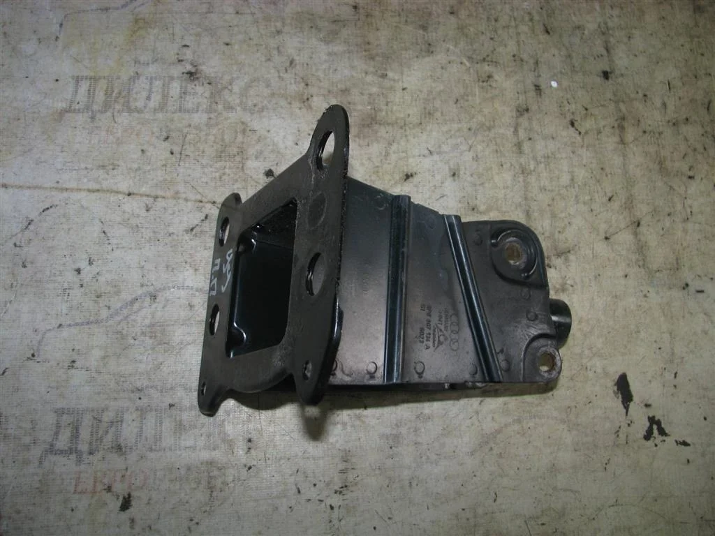 кронштейн усилителя переднего бампера Audi A3 (8PA) 2004-2013 R F