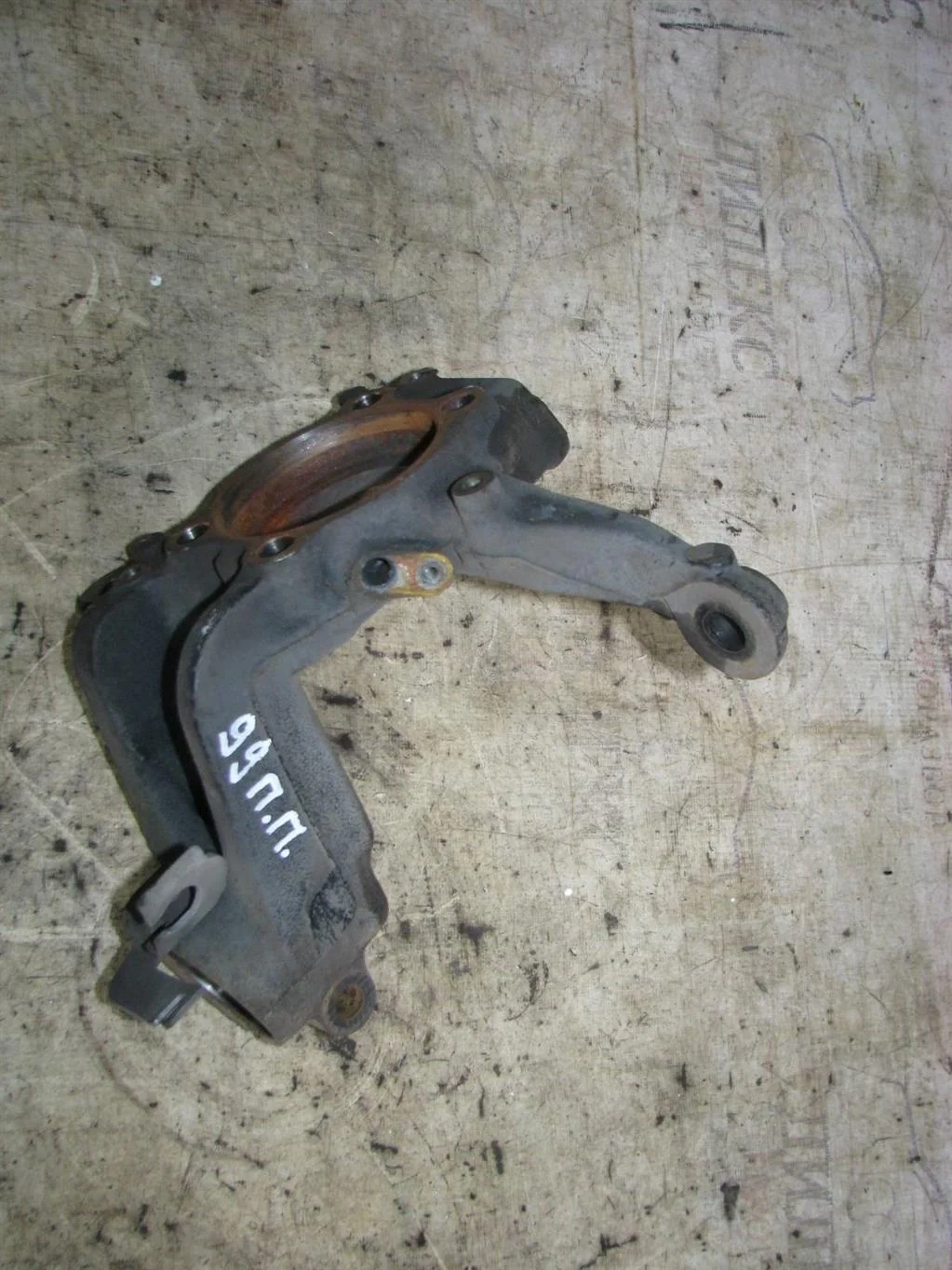 кулак поворотный Audi A3 (8PA) 2004-2013 R F