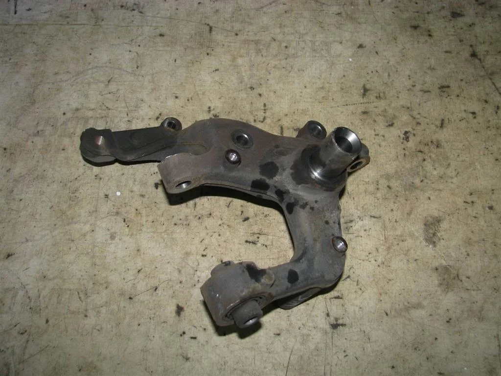 кулак поворотный Audi A3 (8PA) 2004-2013 L R