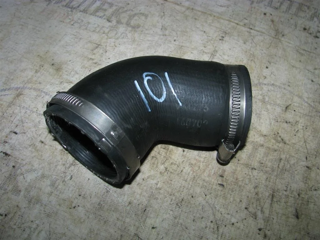 патрубок интеркулера VW Tiguan 2007-2011 - -