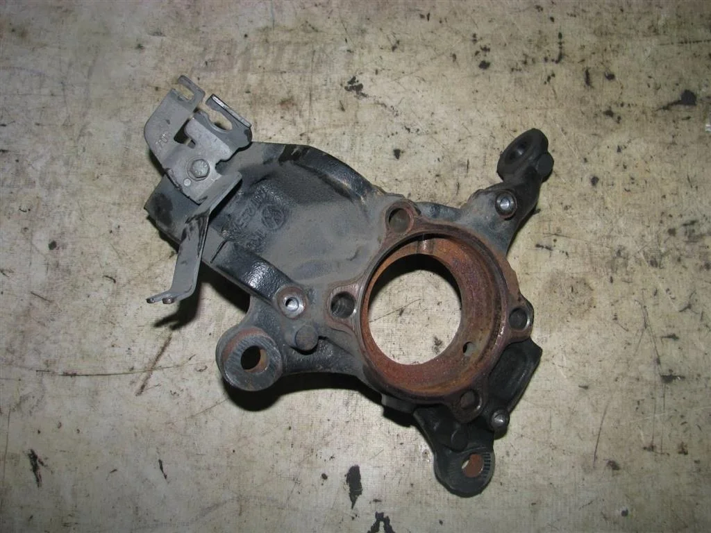 кулак поворотный VW Tiguan 2007-2011 L F