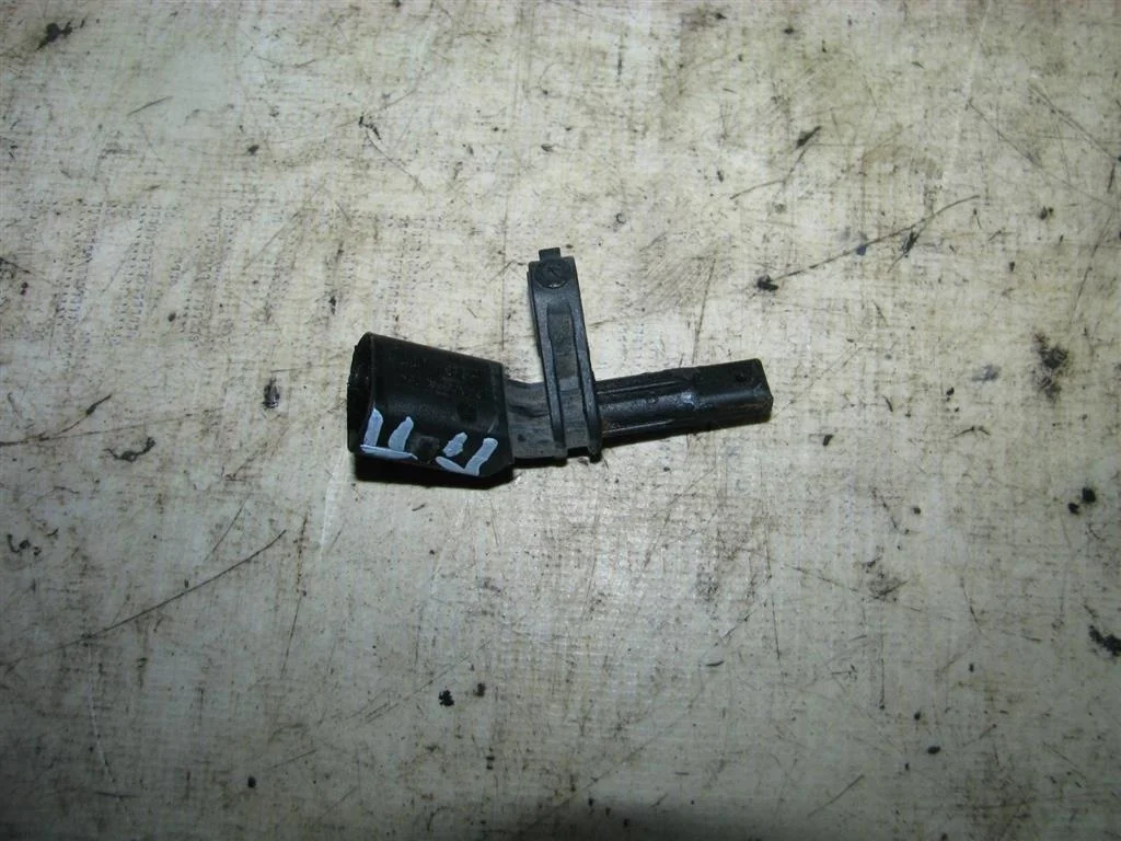 датчик abs VW Tiguan 2007-2011 R -